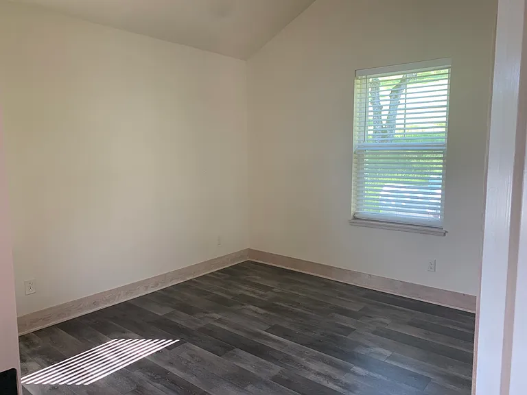1041 Headlands Dr — Photo 4