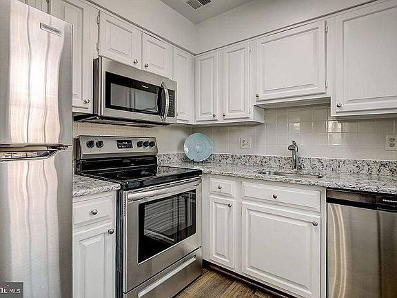 4th image of 2701 Arlington Blvd APT 201