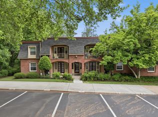 8114 Colony Point Rd APT G, Springfield, VA 22152