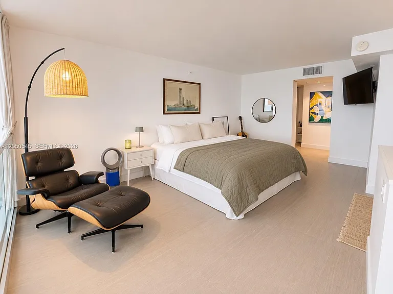 555 NE 15th St #T6 — Photo 21