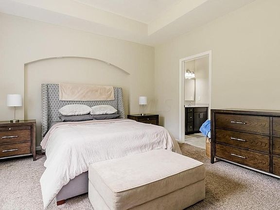 5th image of 700 Redwood Ln #700