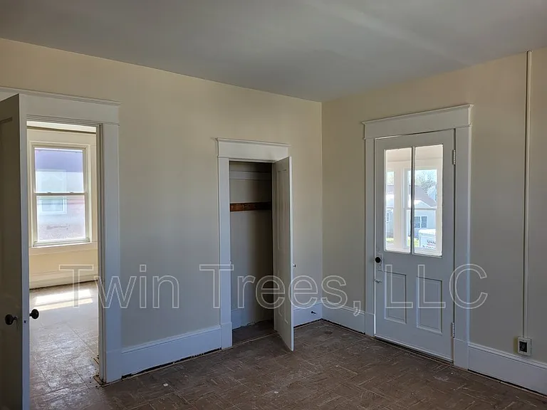 1073 Chicago Ave #B — Photo 7