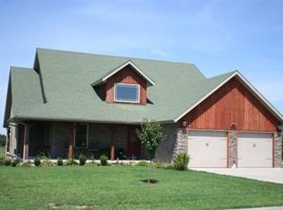 1415 Knightbridge Rd, Marshfield, MO 65706