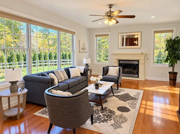 983 Depot Rd, Boxboro, MA 01719