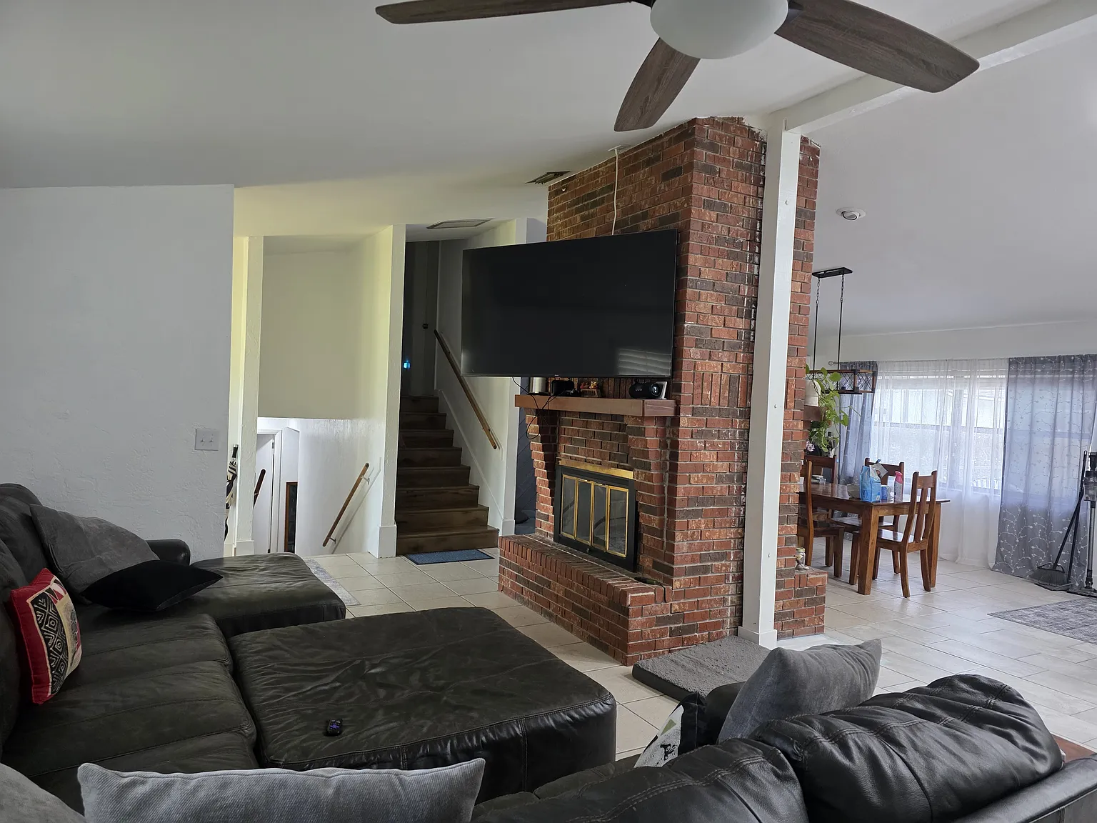 5 bed, 2667 sqft, $4,000 — Photo 2