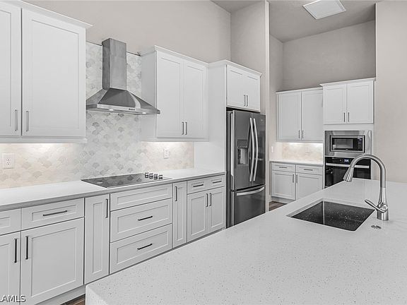 3rd image of 3818 SW 5th Ave