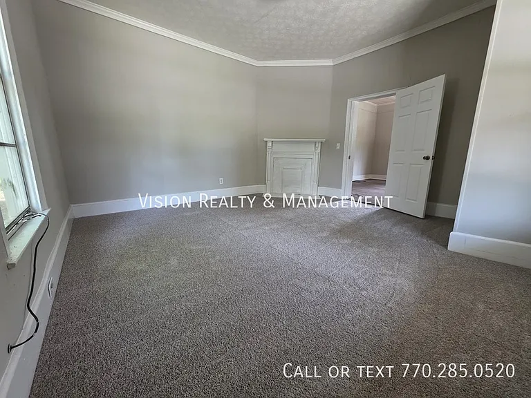 1303 Elm St — Photo 4