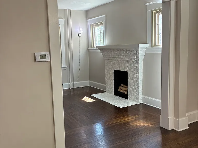 2809 Linwood Ave — Photo 7