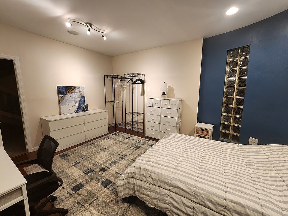 Room for rent angle 1