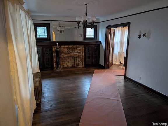 5th image of 17151 Albion St