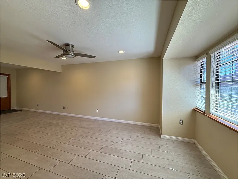 5923 Laredo St — Photo 19