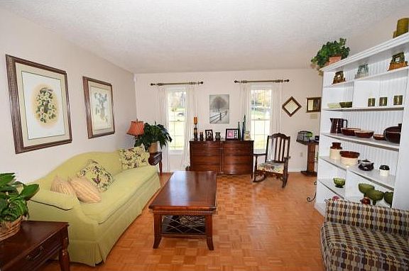 2nd image of 1506 Willowbrook Dr