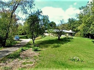 110 Lovesee Rd, Roscoe, IL 61073