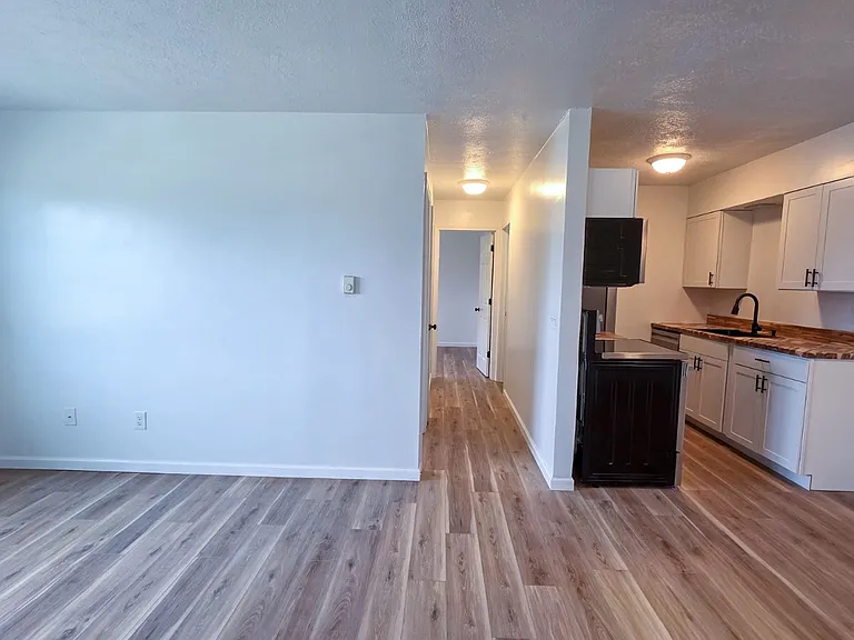 432 E Washington St #12 — Photo 3