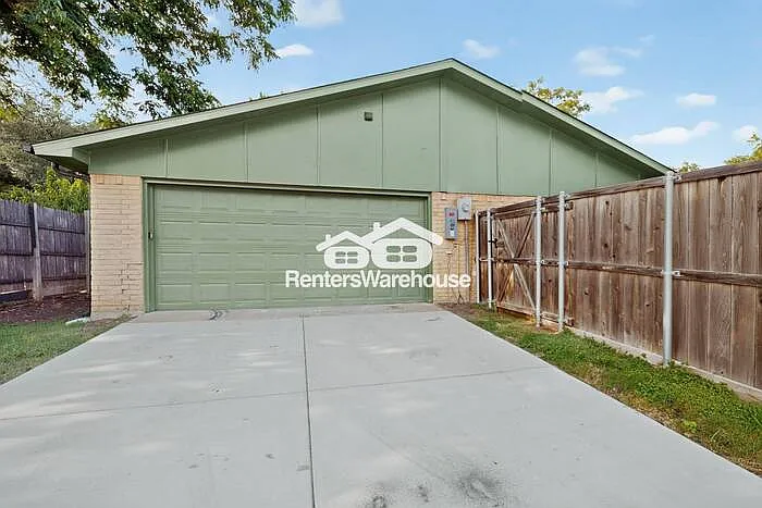 1004 Whitehall Dr — Photo 48
