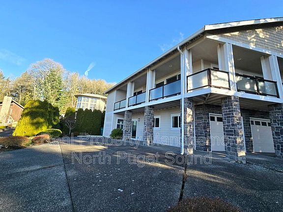 2nd image of 11017 18th St NE