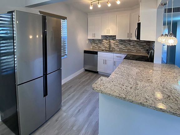 4th image of 428 Saxony Way #I