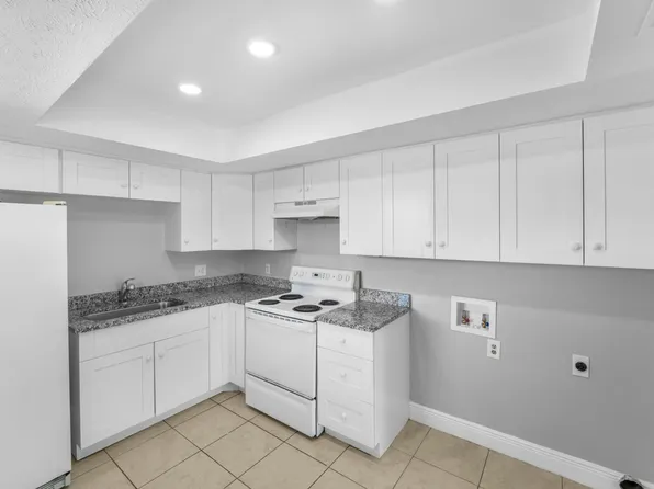 2935 SE 15th Pl APT 2, Cape Coral, FL 33904