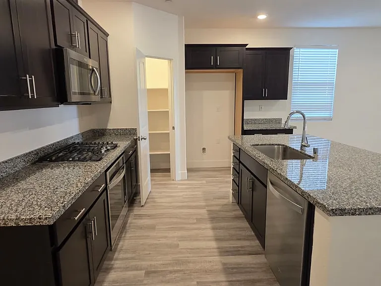 816 Loon St — Photo 8