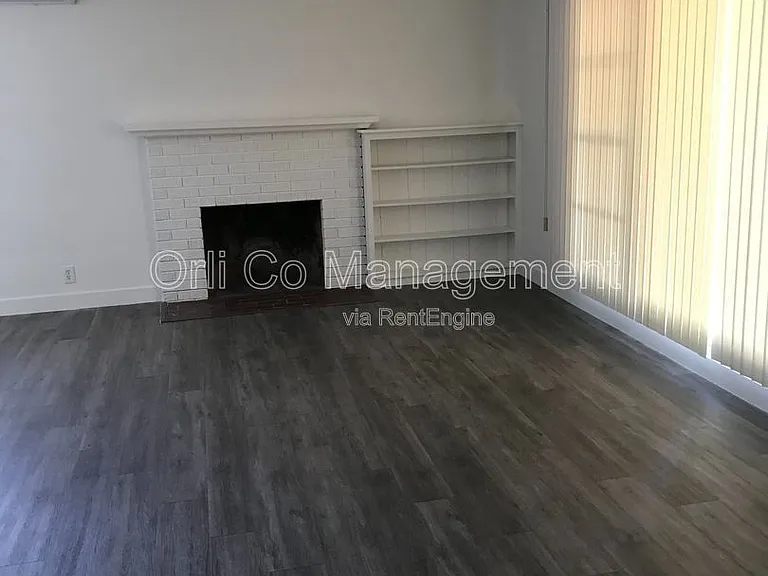 6500 Balboa Blvd — Photo 15