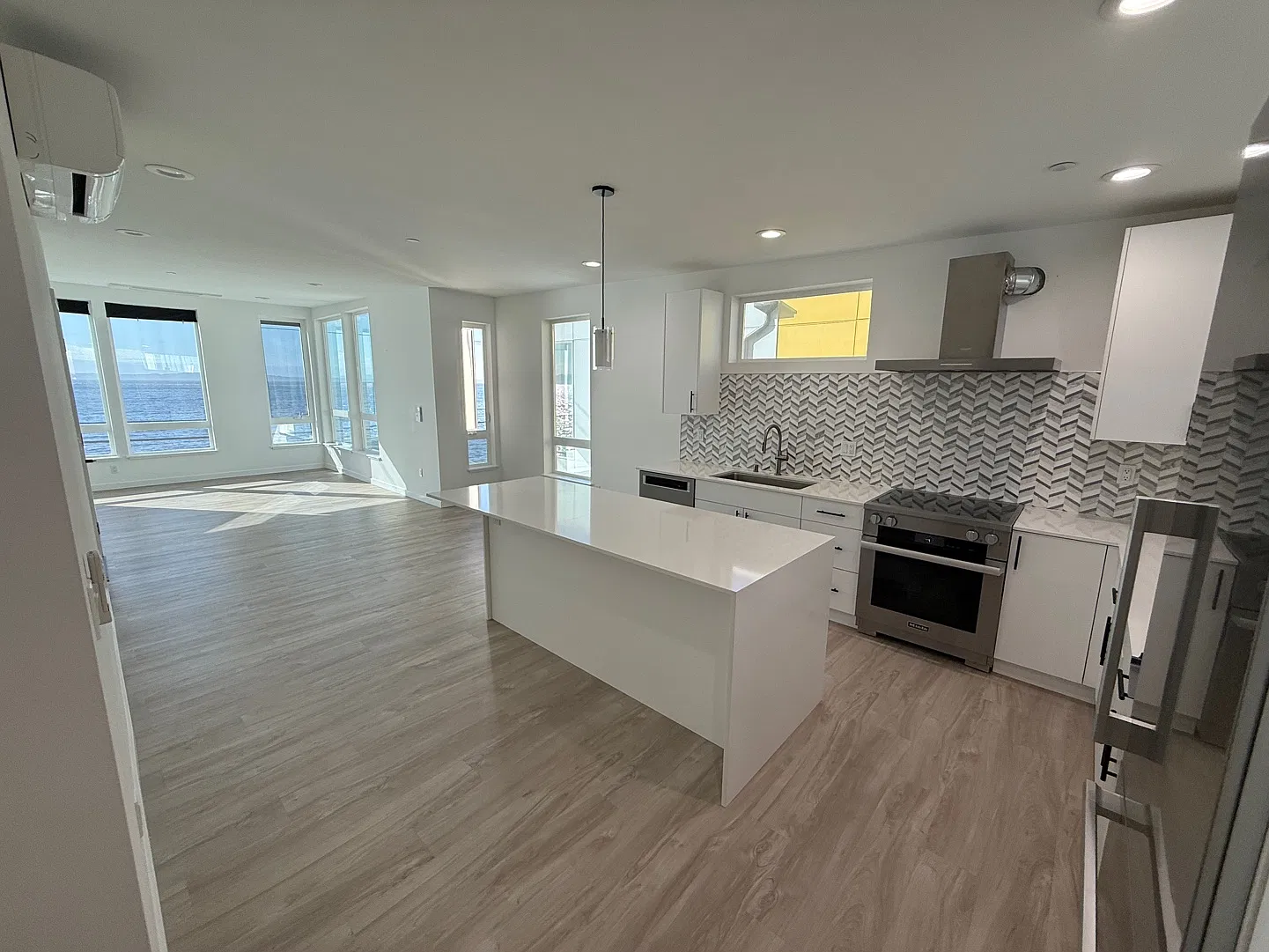 2 bed, 1550 sqft, $7,000 — Photo 3