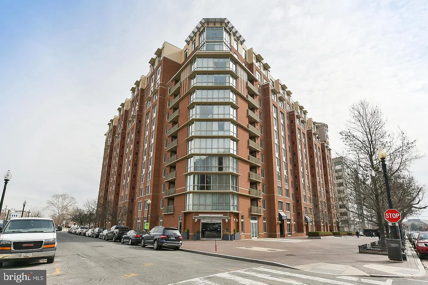 1 bed, 1.0 bath, 696 sqft, $2,300 — Photo 1