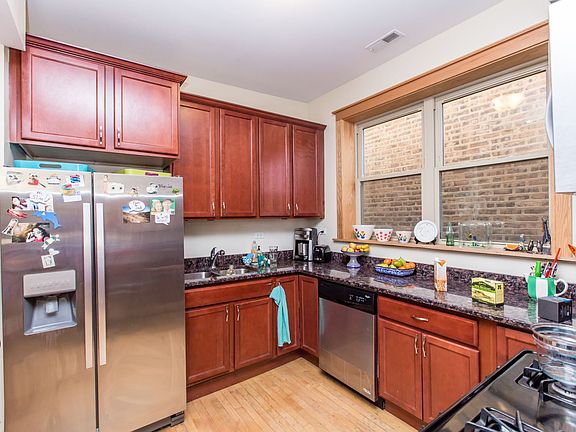 5th image of 1048 N Oakley Blvd