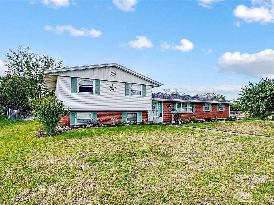 1st image of 546 Adrian Ct