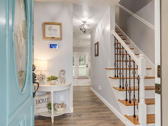 5th image of 214 Brooks Landing Cir