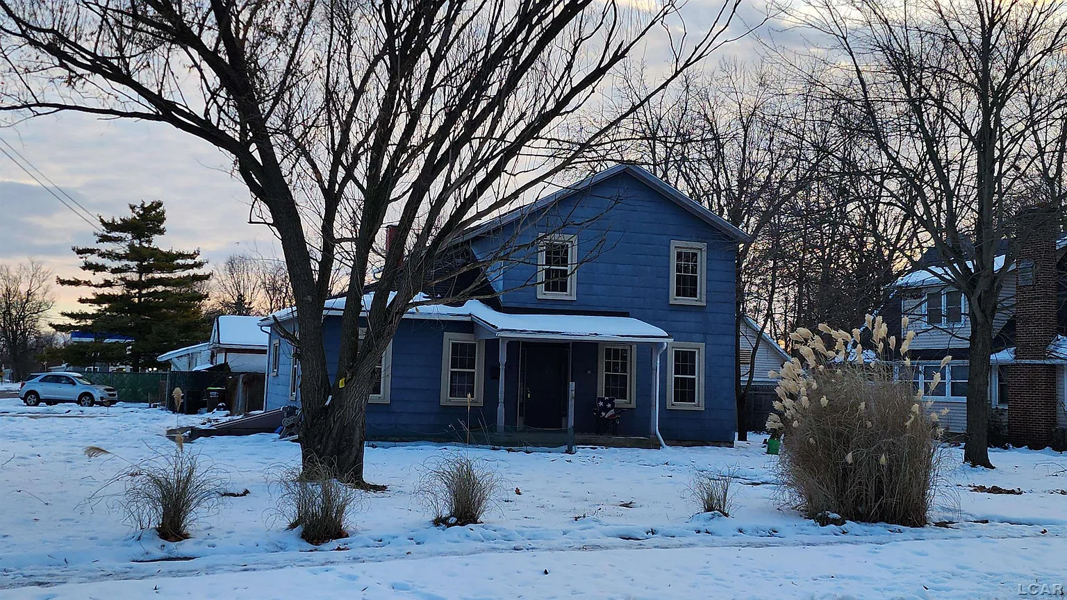 416 E Logan St photo 1