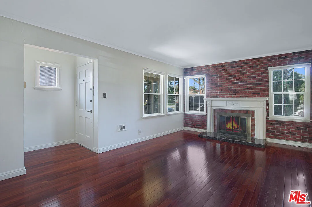 3 bed, 2.0 bath, 1396 sqft, $6,000 — Photo 4