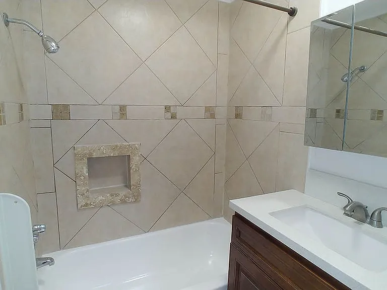Five Star Suites — Photo 198