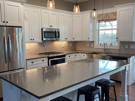 2nd image of 559 Sunset Pointe Dr