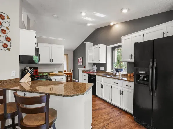 7600 Palomino Ln, Lino Lakes, MN 55014