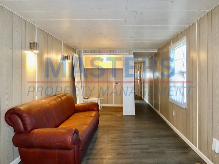 10635 Ford Rd — Photo 8