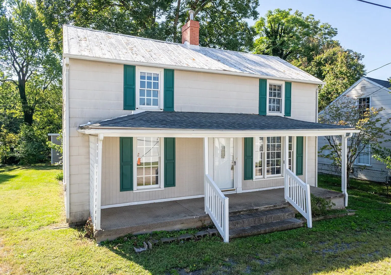 Three Bedroom Home — Photo 2