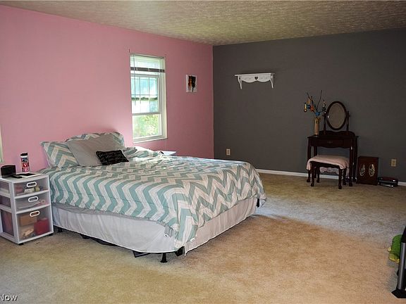 4th image of 1800 Rolling Hills Dr