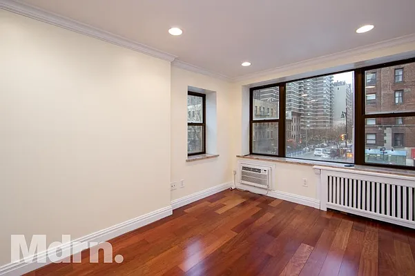 Rented by Mdrn Residential | media 10