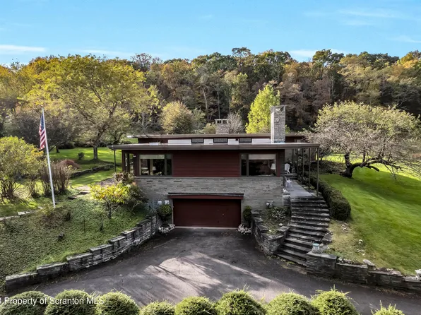 219 N Gravel Pond Rd, Clarks Summit, PA 18411