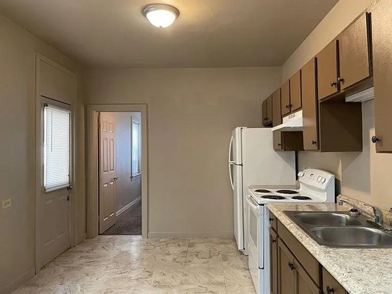 109 Hoerner St — Photo 6