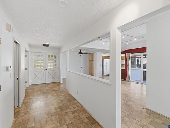 5th image of 3274 Oakcrest Dr NW