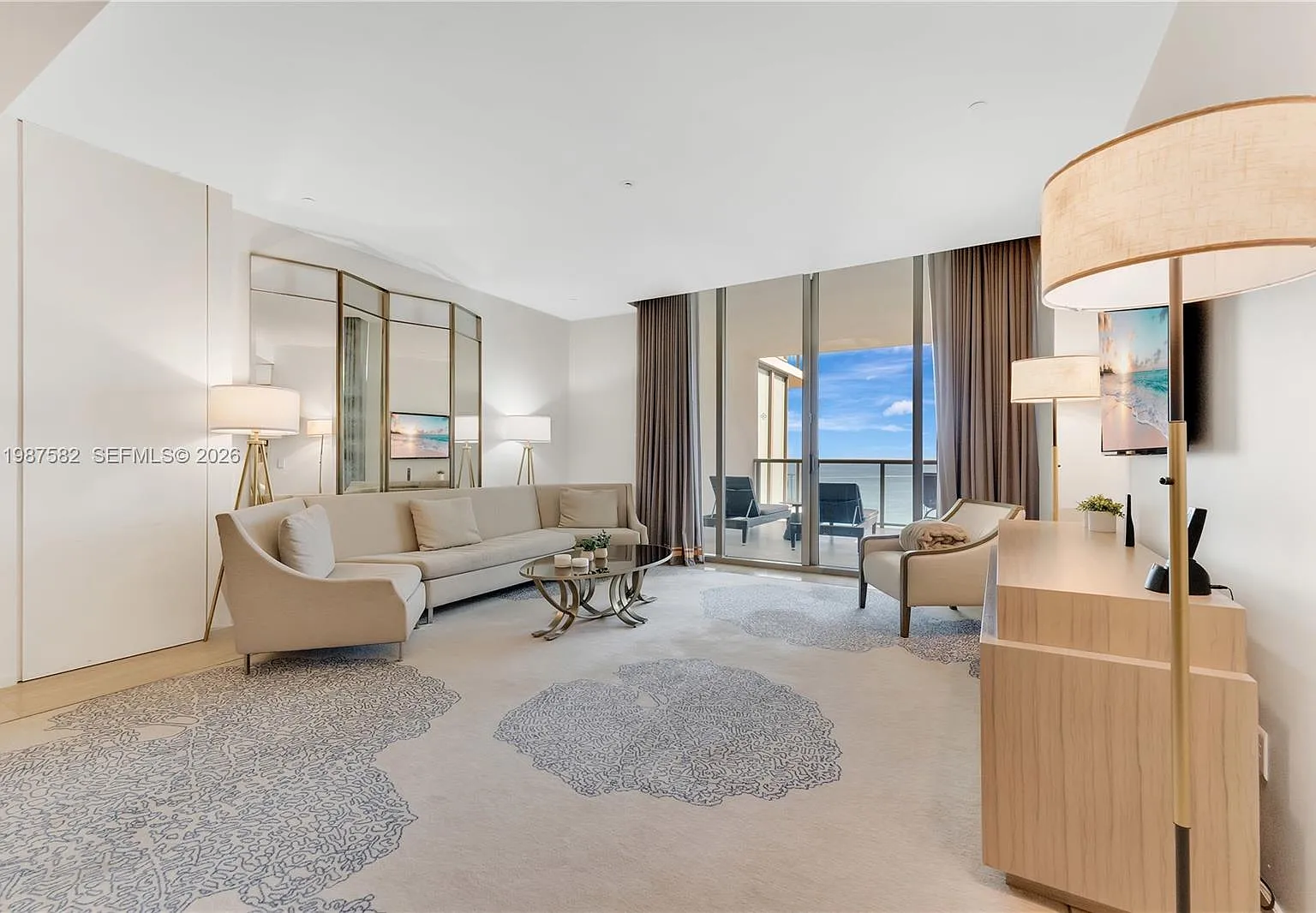 Bal Harbour Center Condo — Photo 3