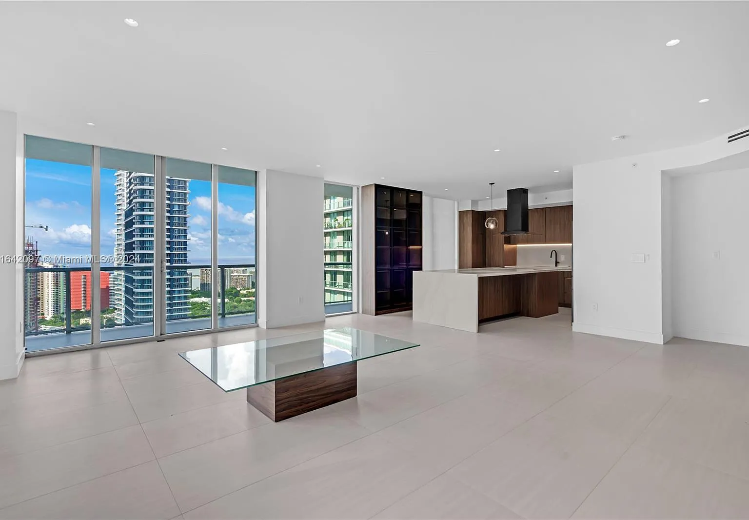 3 bed, 1801 sqft, $10,000 — Photo 3