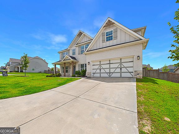 4th image of 311 Shoshone Cir