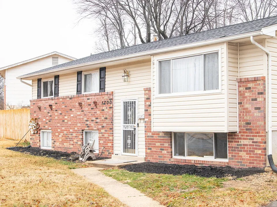 1700 Jarvis Ave