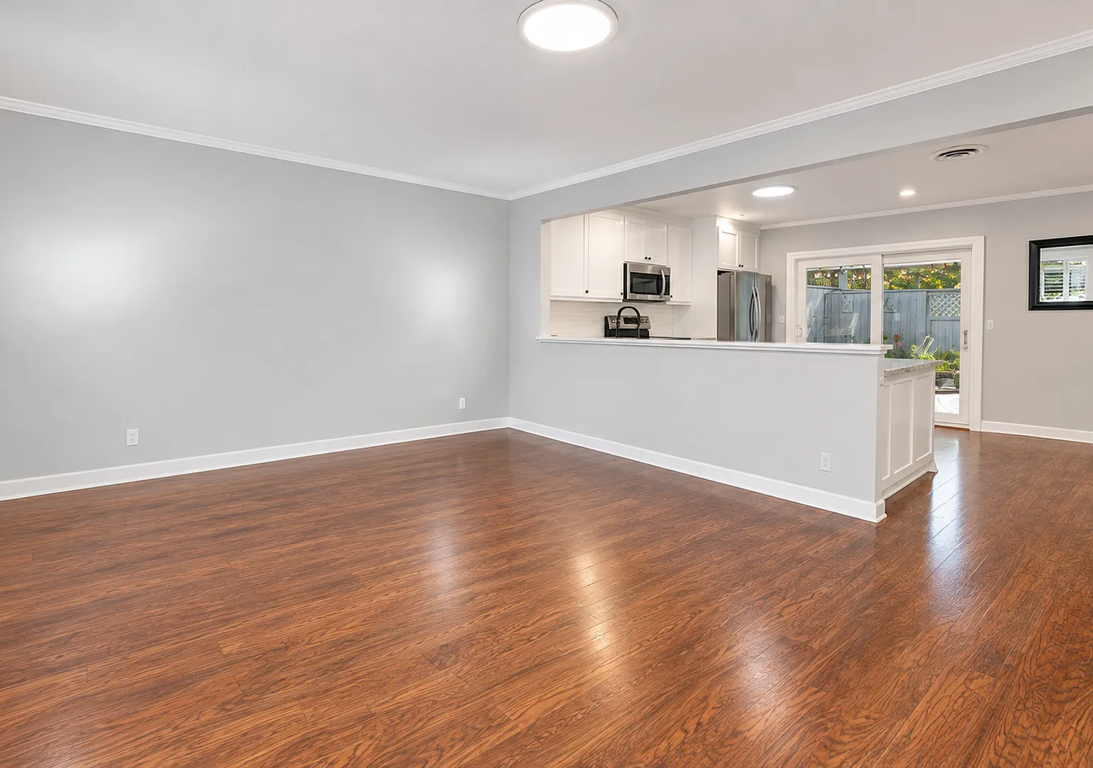 Rare South Auburn 3-Bedroom End Unit, Remodeled, Water, Sewer, Garbage Included, Pool — Photo 3