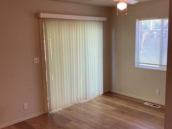 3rd image of 926 W Greenslake Dr