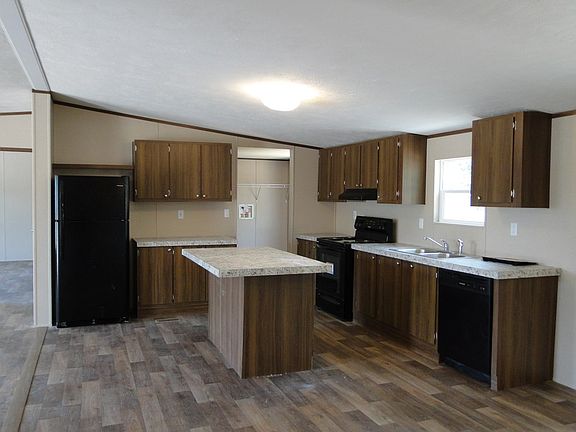 3rd image of 140 Brianna Cir