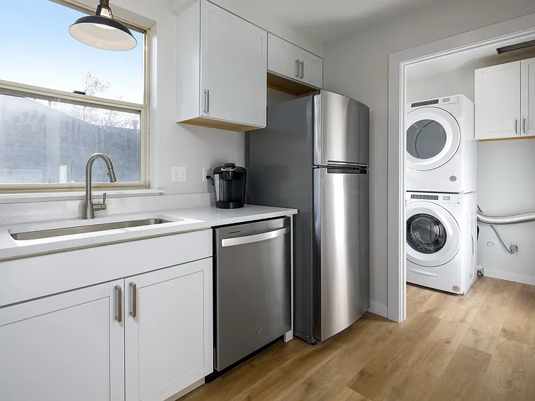 2534 Yew St #B — Photo 9