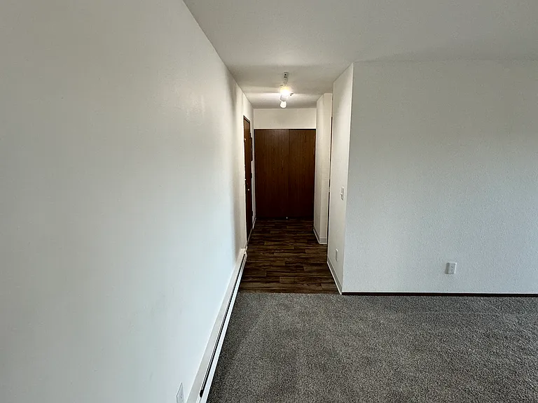 Bryn Mawr Plaza Apartments — Photo 34